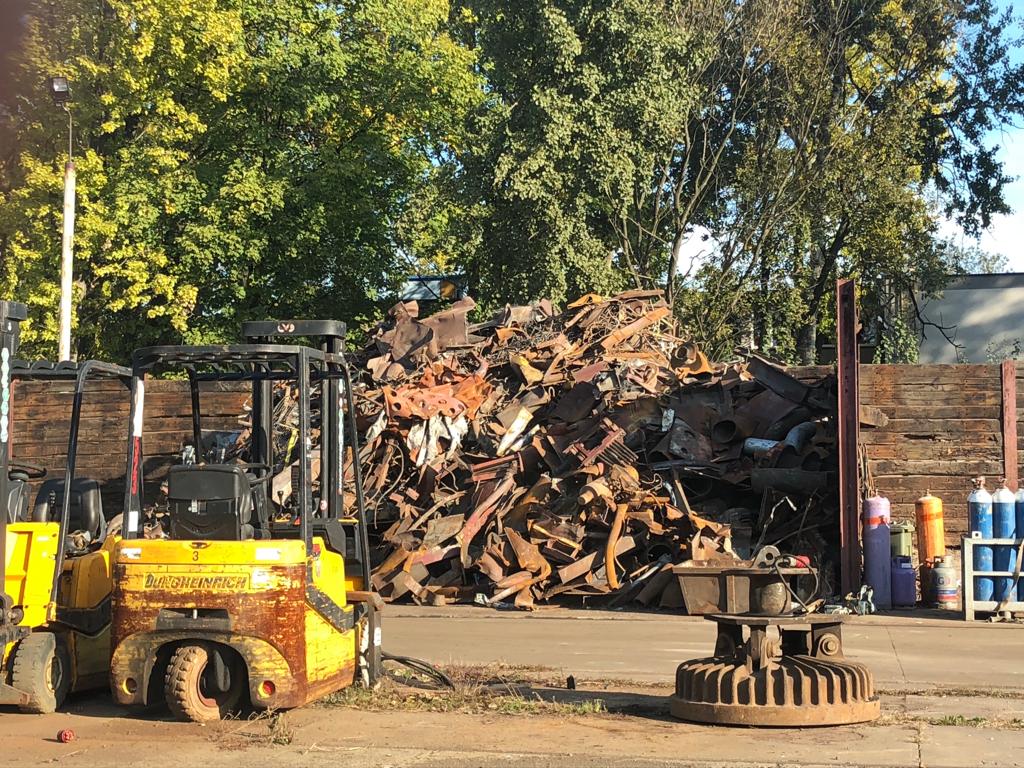 koparka-na-zlomowisku